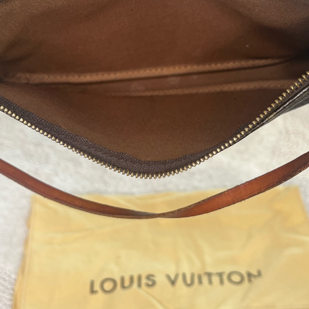 Louis Vuitton Monogram Pochette Accessoires Shoulder Bag LV Clutch - Picture 9 of 13